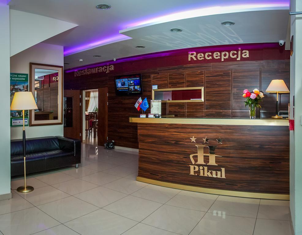 Hotel Pikul Пулавы Экстерьер фото