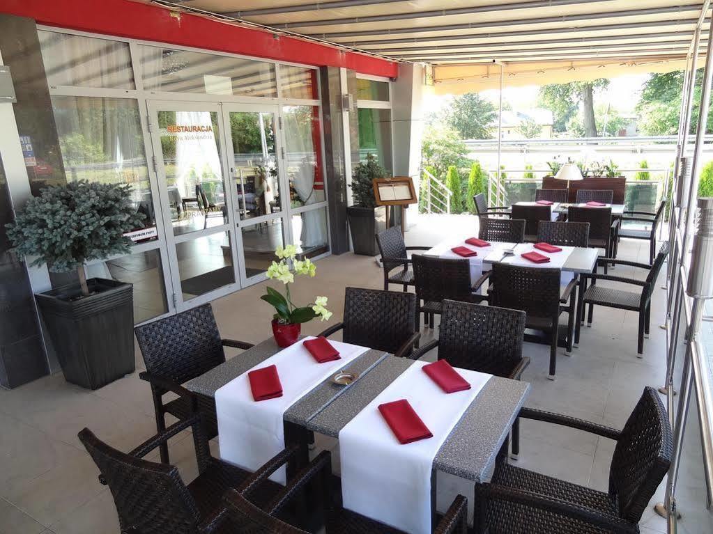 Hotel Pikul Пулавы Экстерьер фото